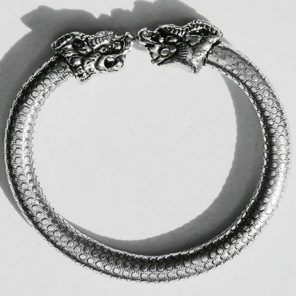 Vintage Viking Lion Head Bracelet - Picture 2 of 6